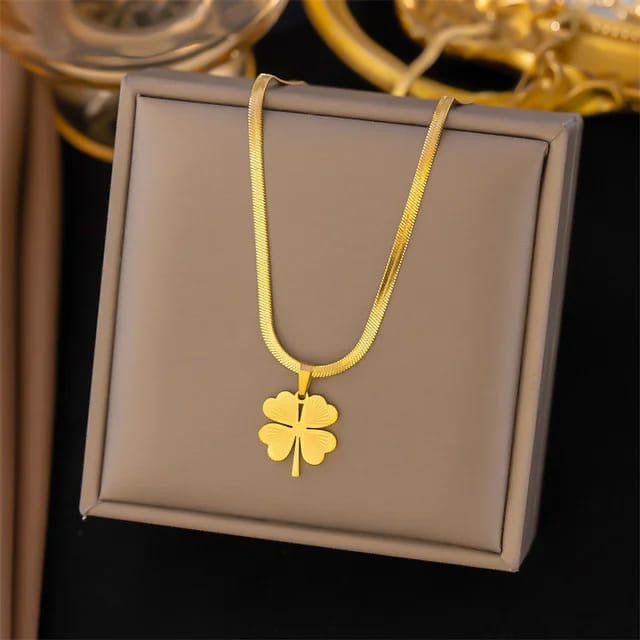 Four-Leaf Clover Golden Necklace - Stainless Steel