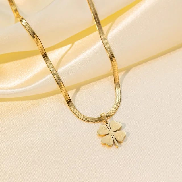 Four-Leaf Clover Golden Necklace - Stainless Steel