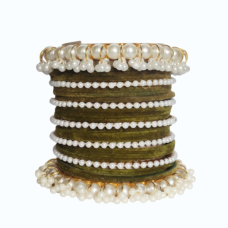 Leaf Green Velvet Pearl Gajra Bangle - Metal