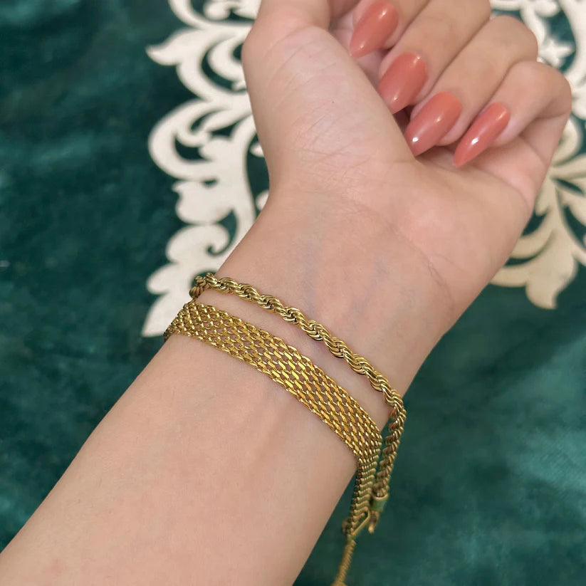 2 Bracelets (Milas + Rowena)