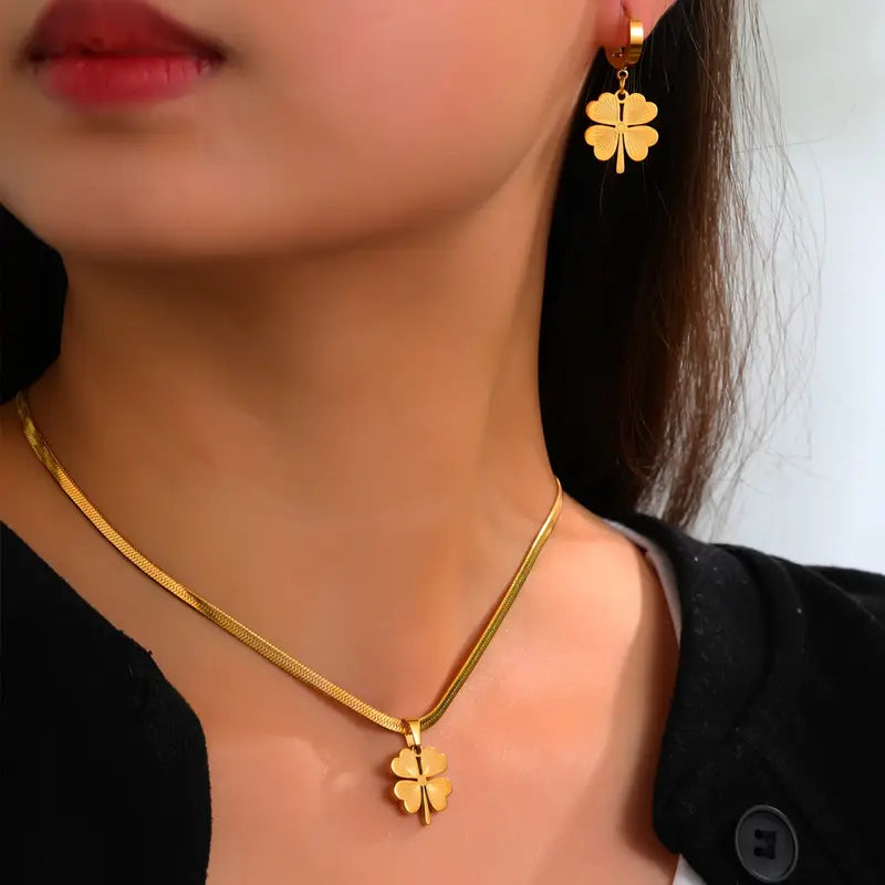 Four-Leaf Clover Golden Necklace - Stainless Steel