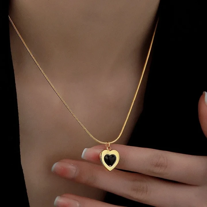 Set Aura (Earrings + Necklace)